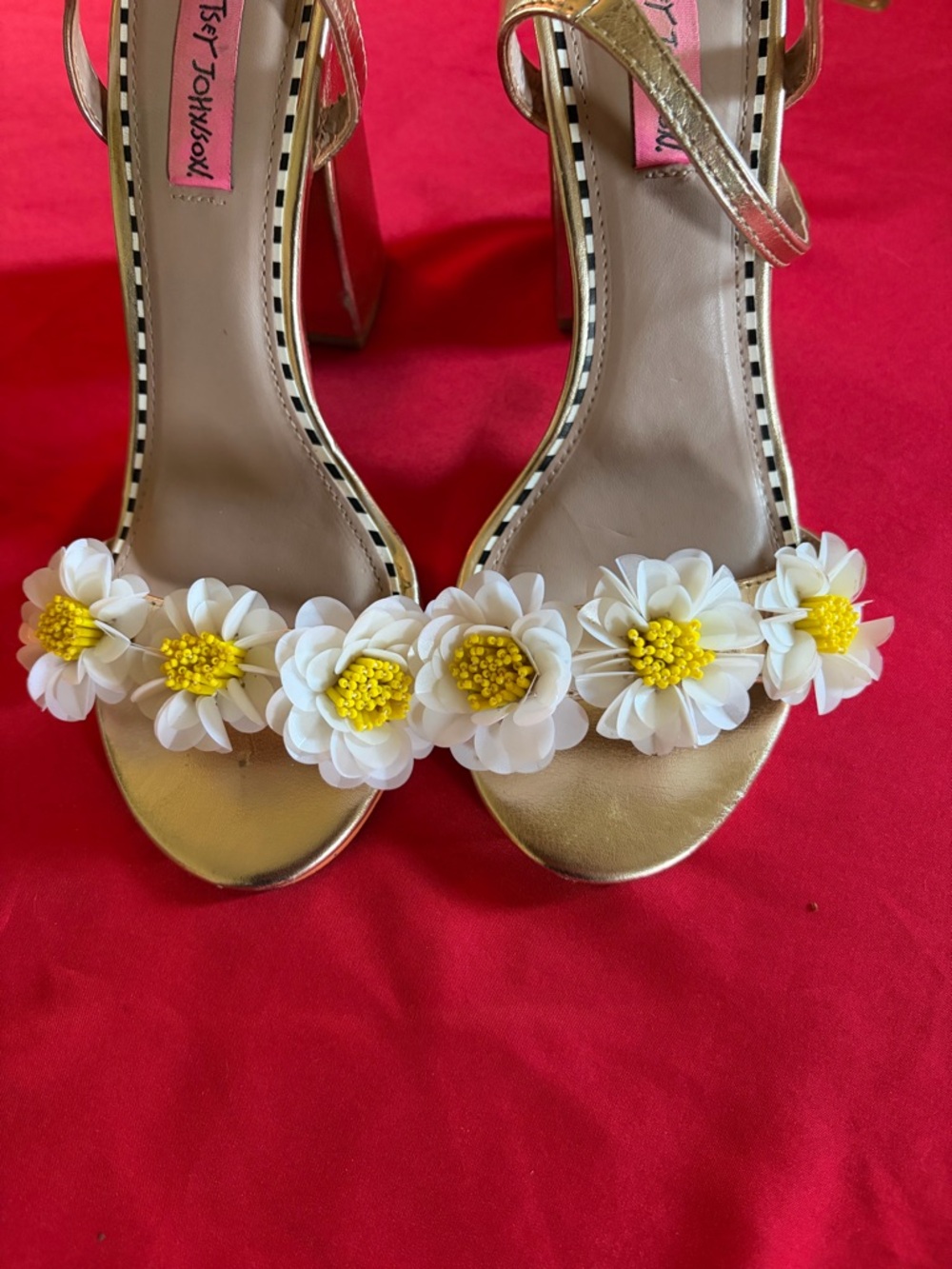 Betsey Johnson Gold Floral-Daisy Platform Heels with White & Yellow Flowers